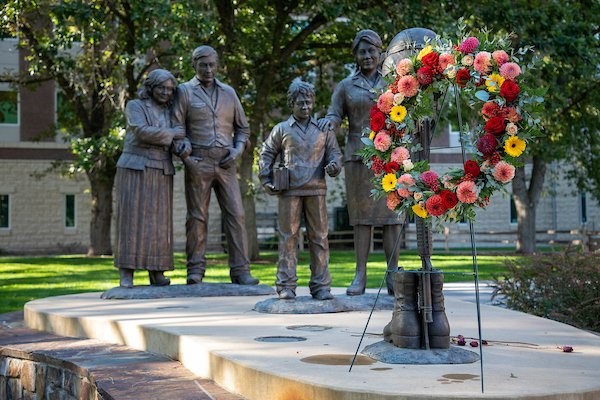 Photo of UM Memorial Statue