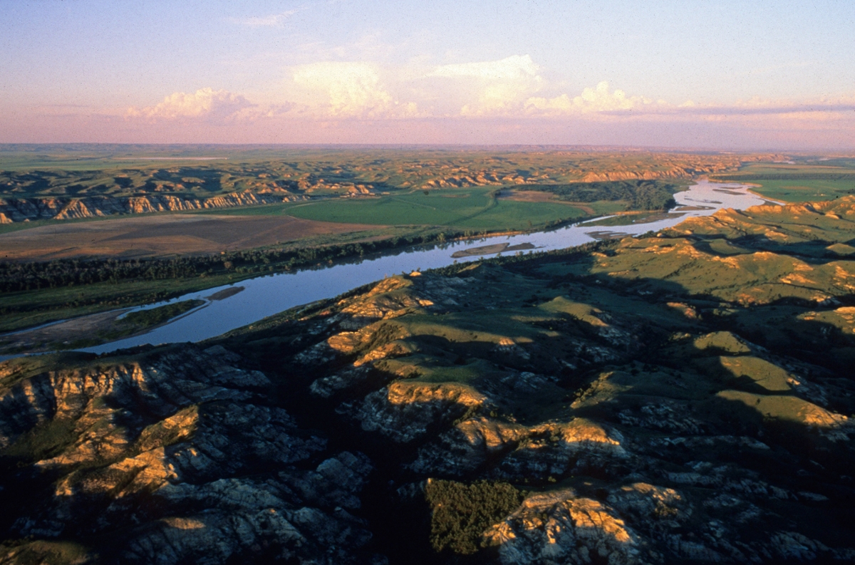 Aerial photo of Missouri River above confluence of Yellowstone River 