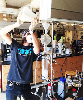 Jake Fromm loading a column