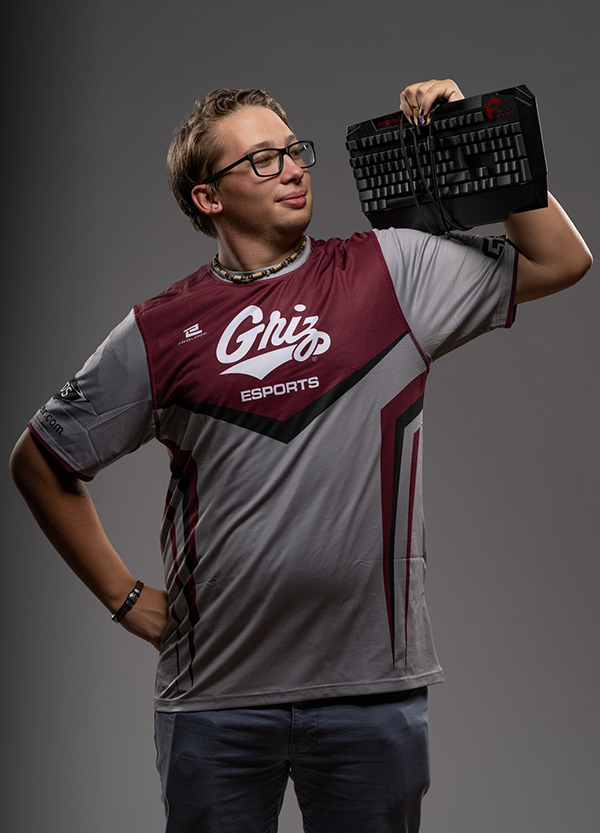 Grizzly Esports Team Member Logan Brewer