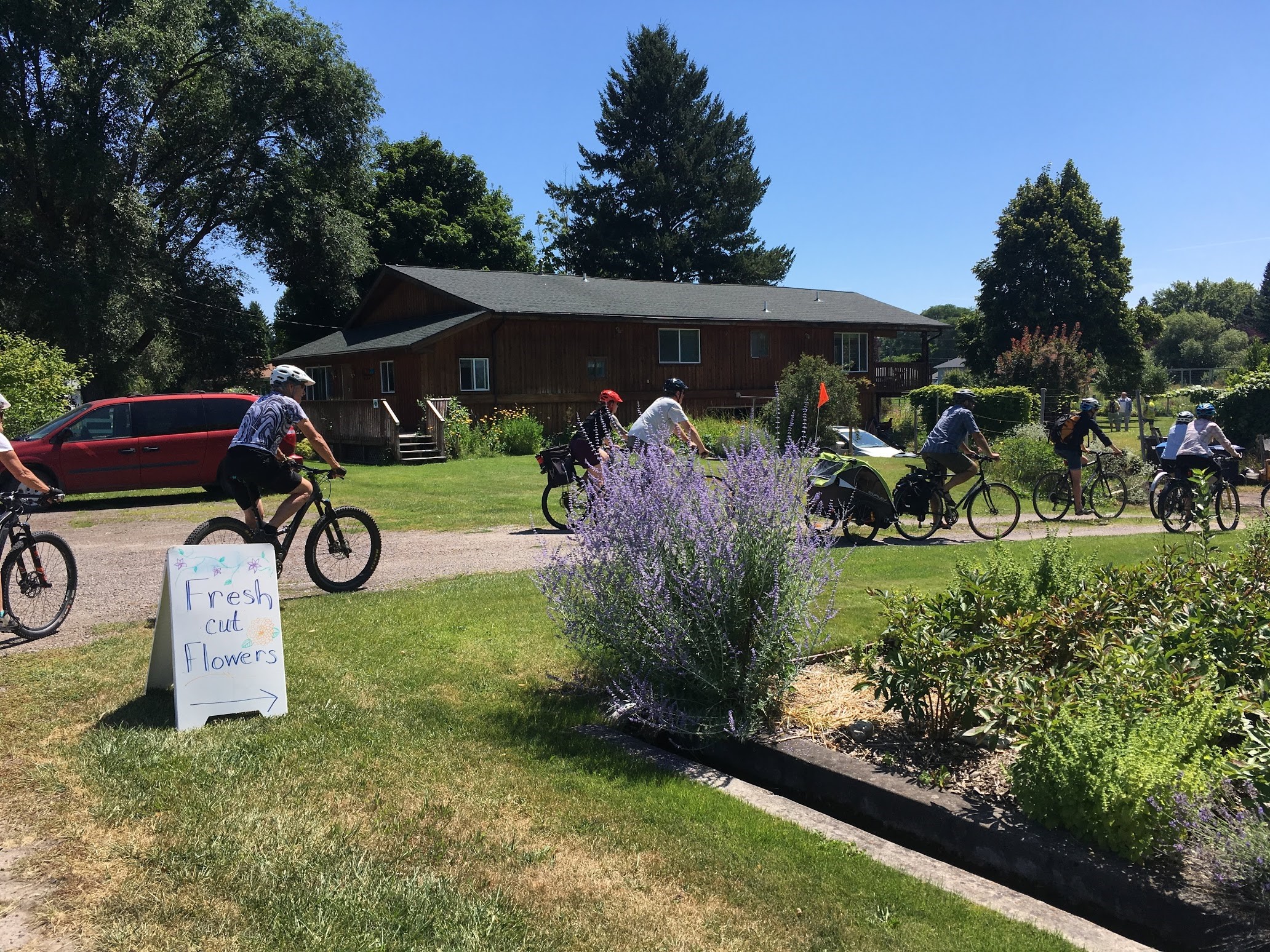 Missoulians biking to neighborhood farms