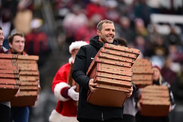 Seth Bodnar carrying pizzas