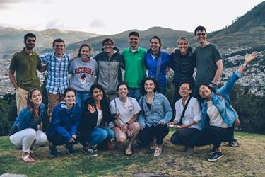 Student volunteers in Ecuador 