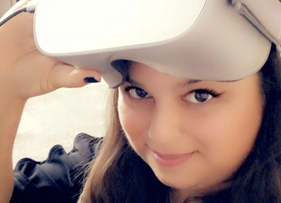 Kristina Mahagamage with VR headset