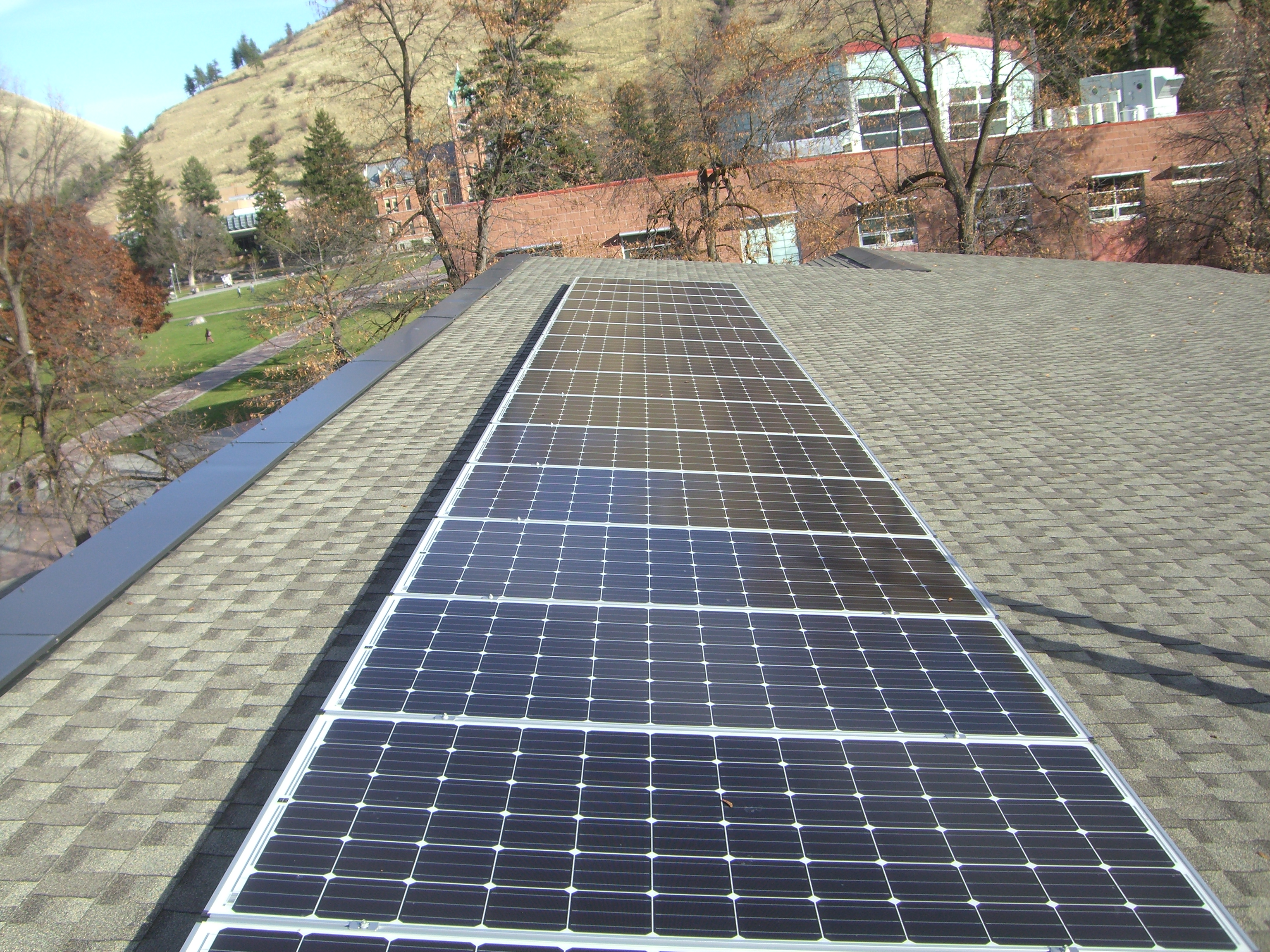 10 kW solar array sitting on top of Lommasson center