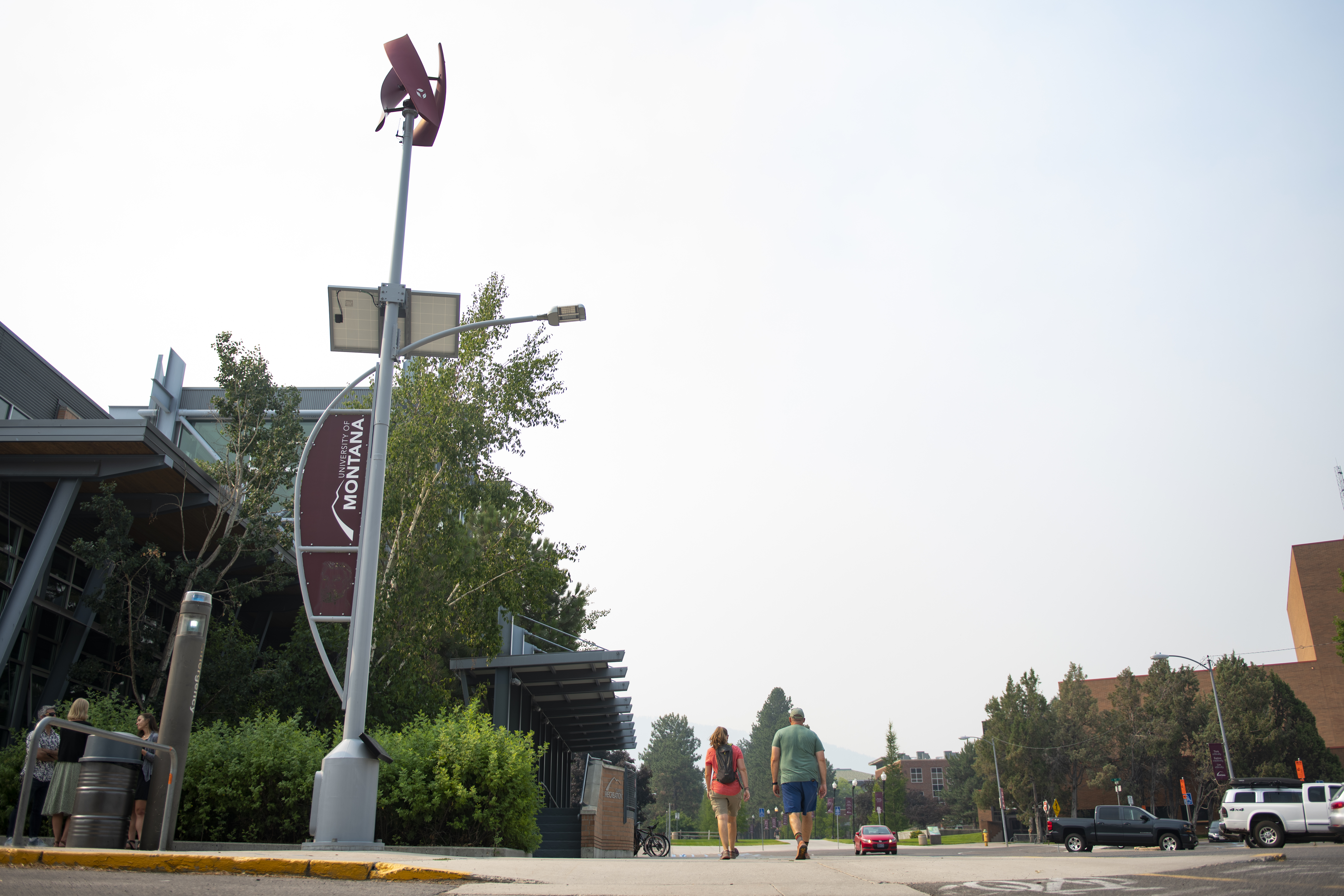 Lamp post outside Campus Rec Center built in honor of Sonny Kless