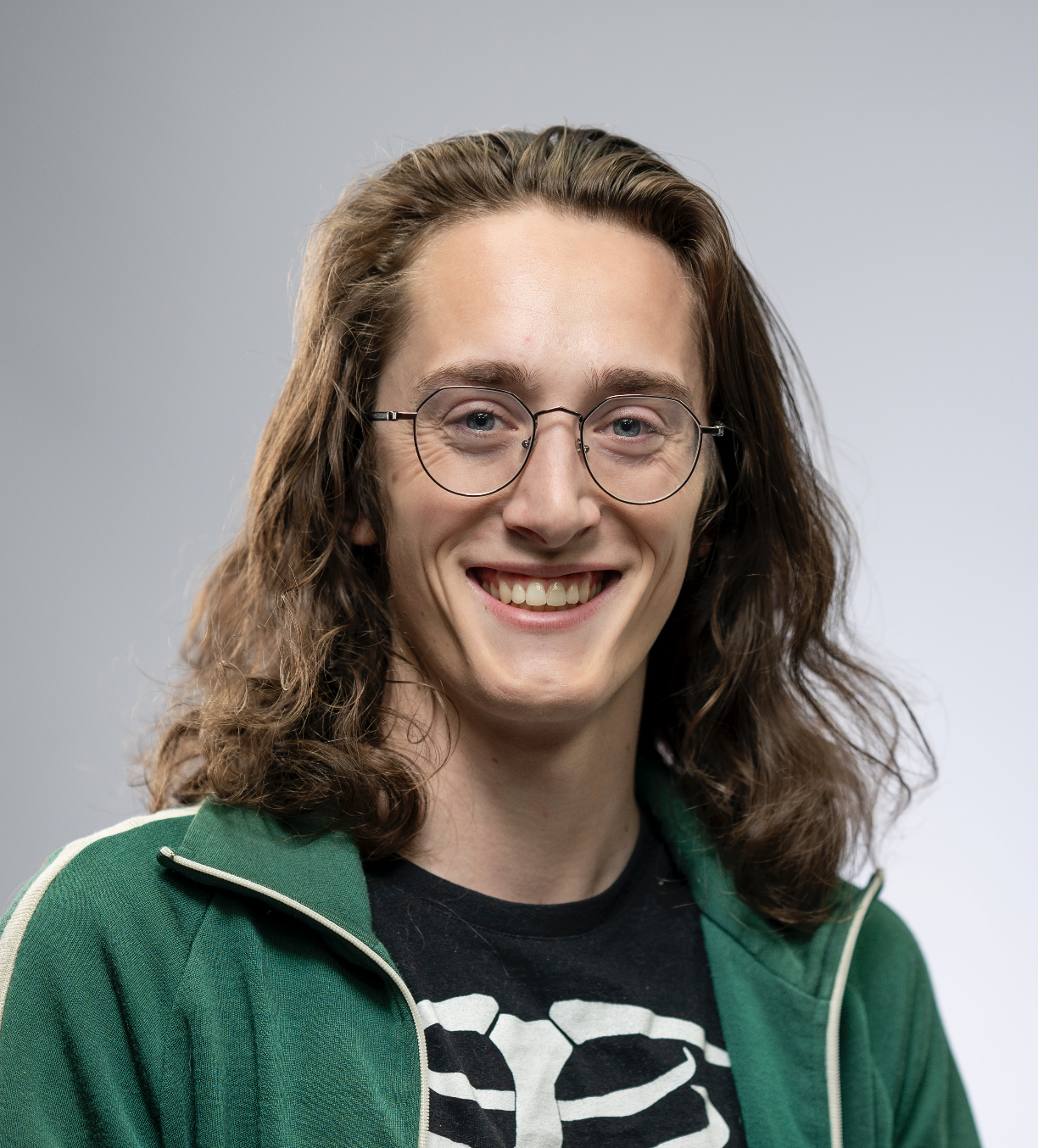 headshot of Silas Teasdale