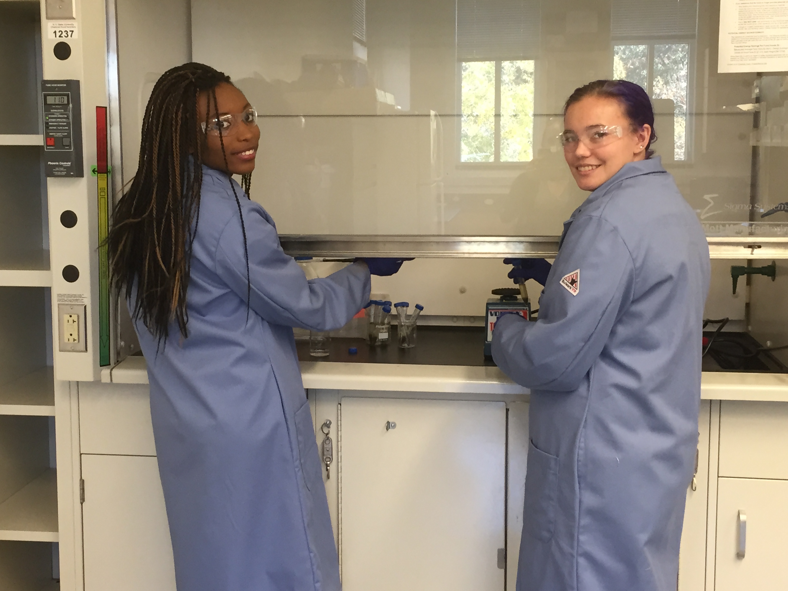 Photo from left to right, De’Aja Sanders & Rebecca Venezia, undergraduate students processing snowshoe hare fecal samples.
