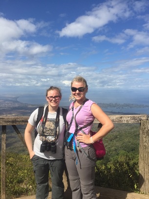 Photo of Rebecca Venzia and Lindsay Clontz in Nicaragua