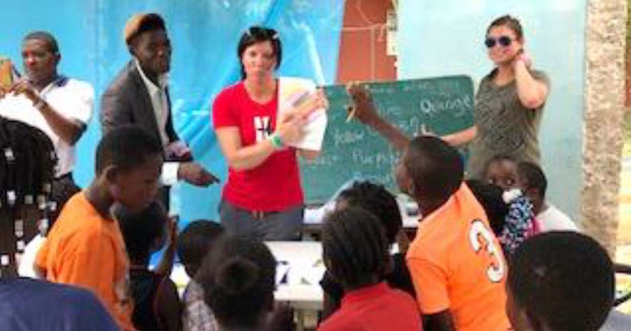 Nursing Students Providing Health Education in Dominican Republic