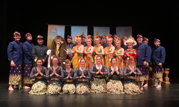Gamelan posed