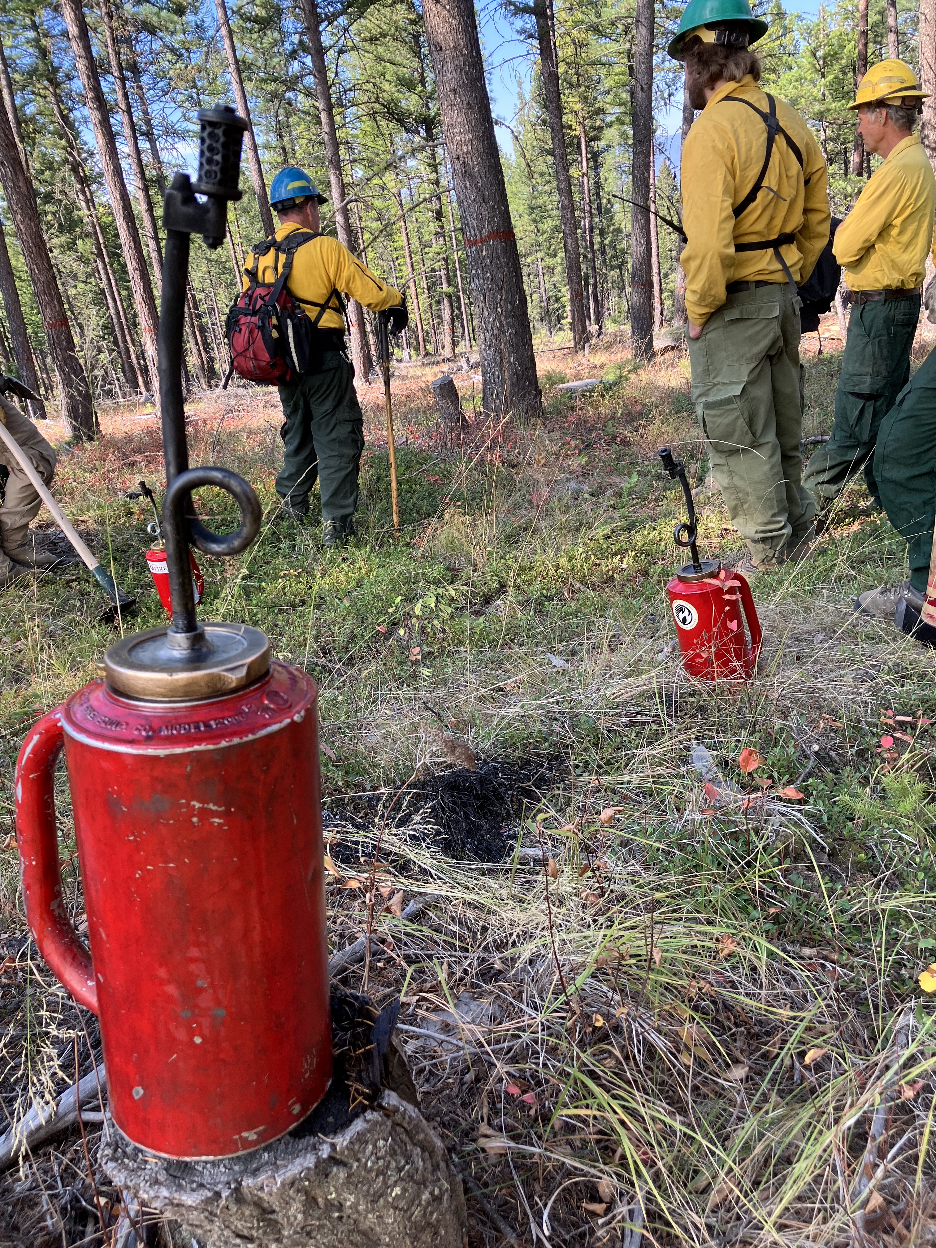 Carl explains something to fire fighters