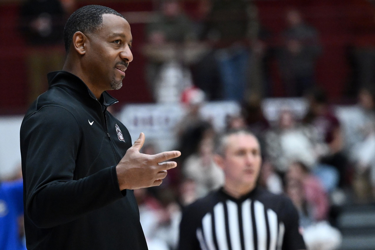 A photo of Griz men's basketball coach Travis DeCuire