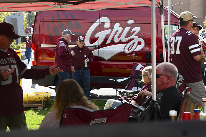A tailgate next to a van decorated with Griz imagery.