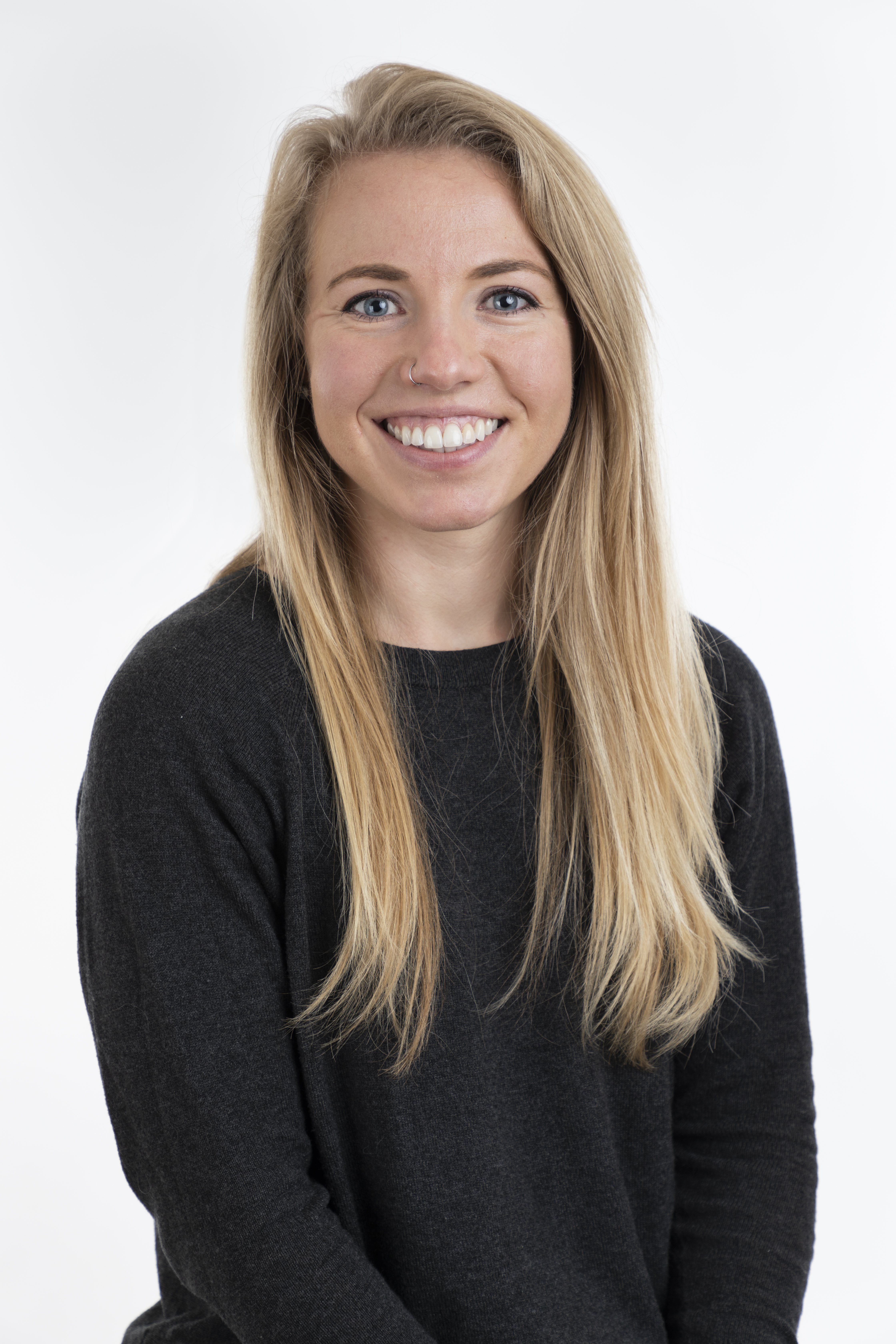 headshot of kelli wrolstad