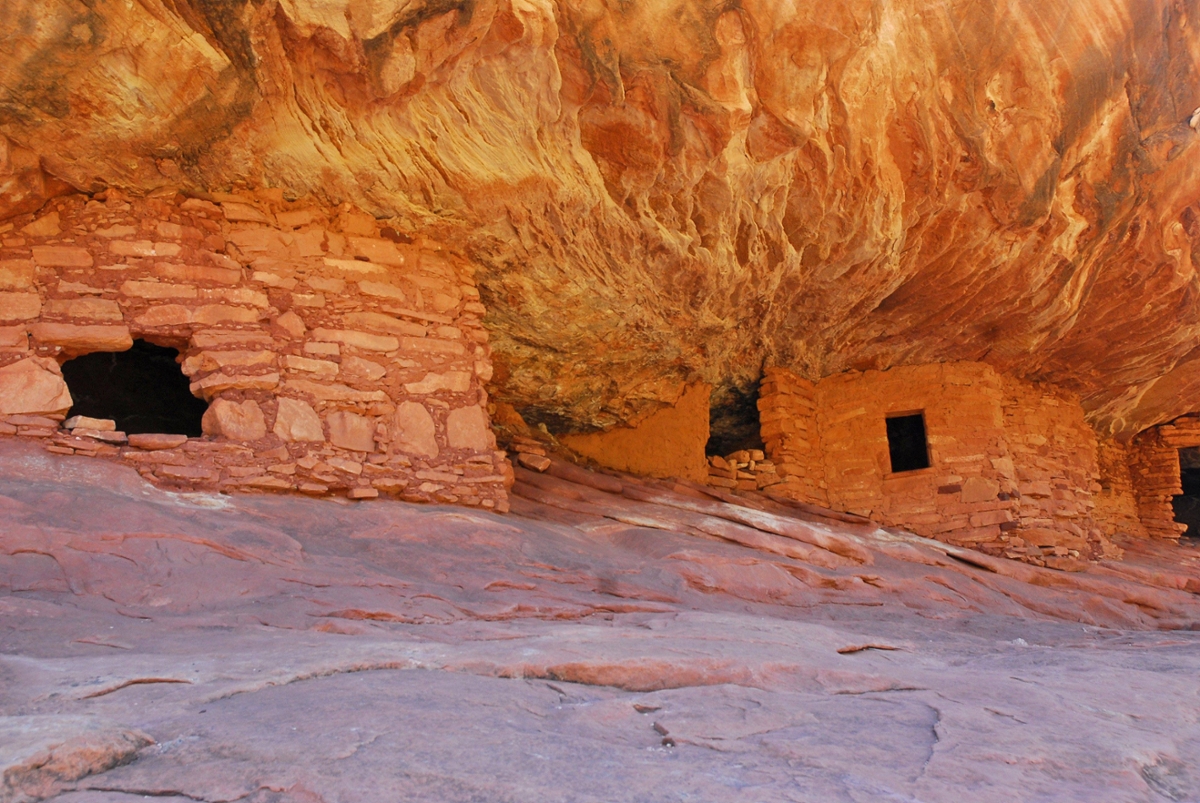 These Anasazi Ruins are found in Mule Canyon. (Rick & Susie Graetz)